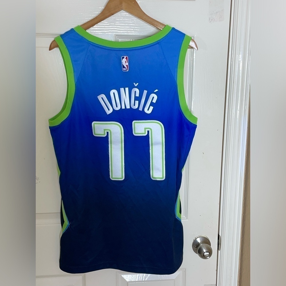 2022-23 Nike NBA Dallas Maverick Luka Doncic City Edition Swingman Jersey 48 Lg  - Picture 13 of 13